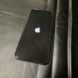 Apple iPhone XS Max - 64GB - Silver (Unlocked) A1921 (CDMA + GSM)